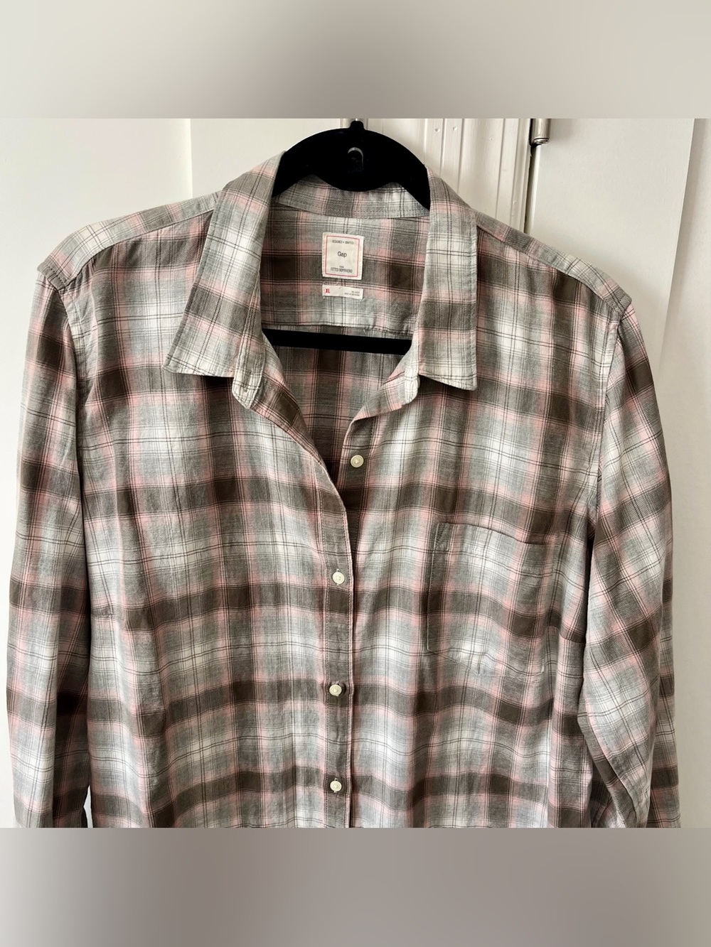Gap The Fitted Boyfriend Plaid Button Down Shirt Gray Sz XL - Picture 6 of 16
